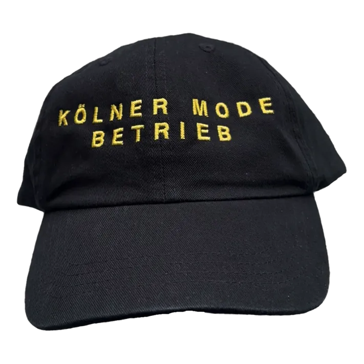 Schwarze Cap mit gestickter Aufschrift Koelner Mode Betrieb